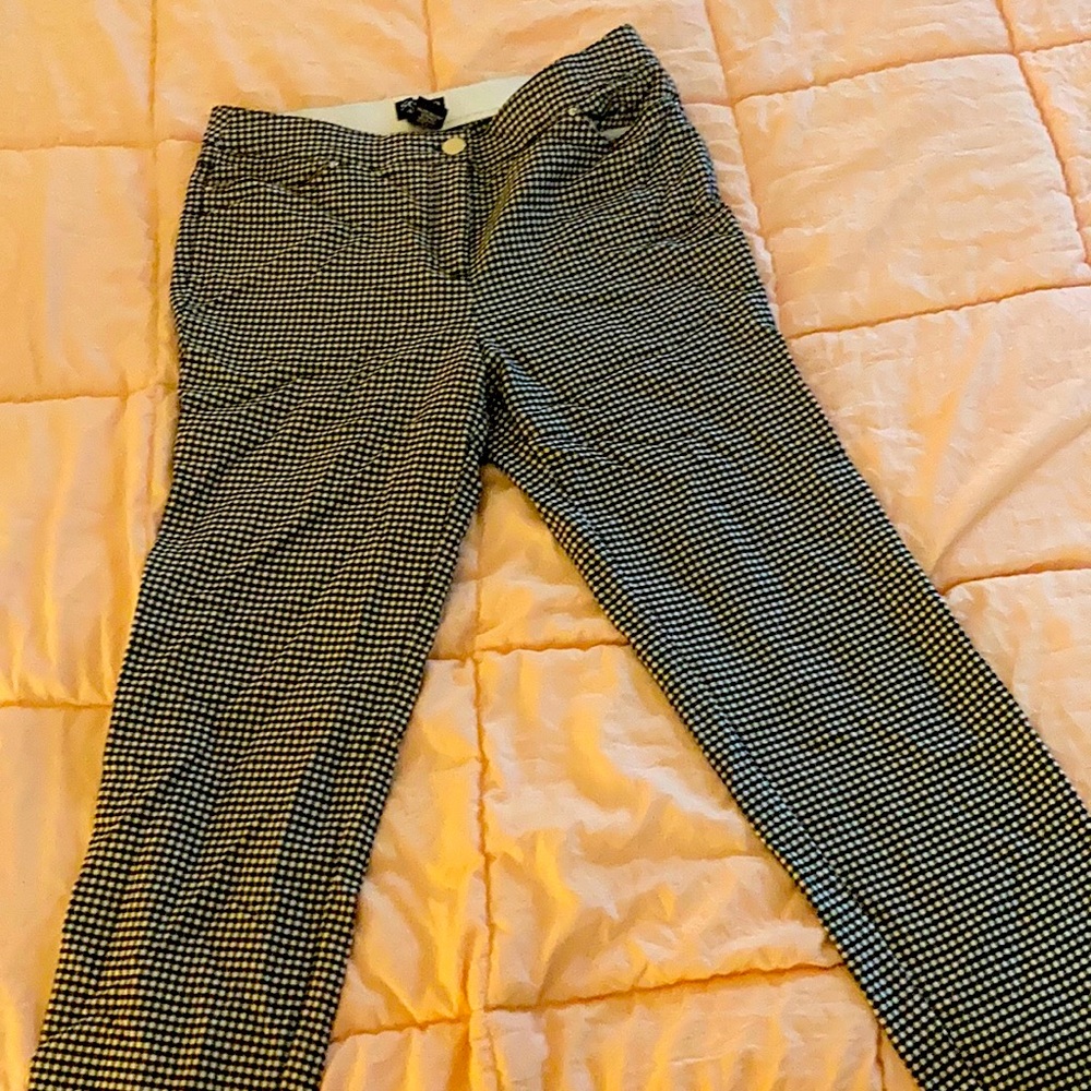 Cute summer capris to wear with a red top